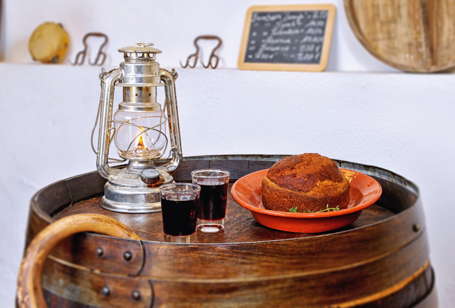 Bolo do caco com vinho da casa